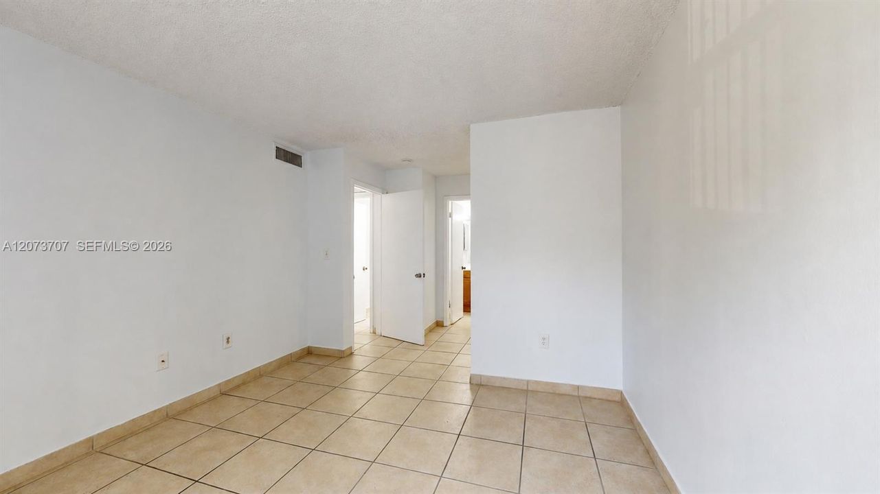 En Venta: $245,000 (2 camas, 2 baños, 896 Pies cuadrados)