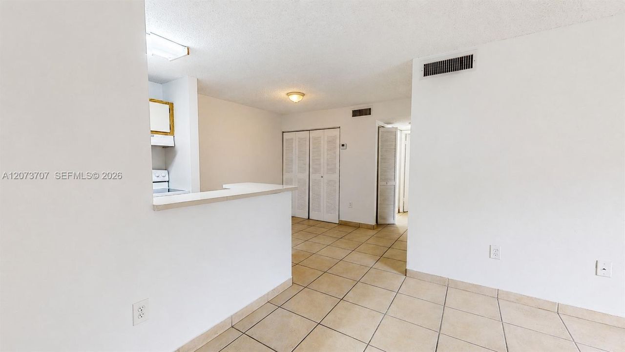 En Venta: $245,000 (2 camas, 2 baños, 896 Pies cuadrados)