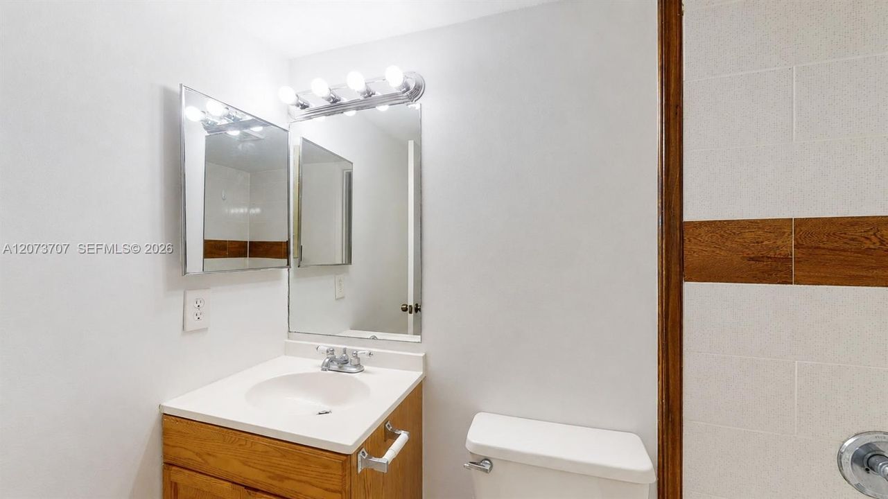 En Venta: $245,000 (2 camas, 2 baños, 896 Pies cuadrados)