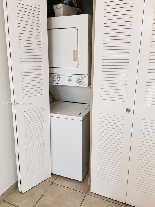 En Venta: $245,000 (2 camas, 2 baños, 896 Pies cuadrados)