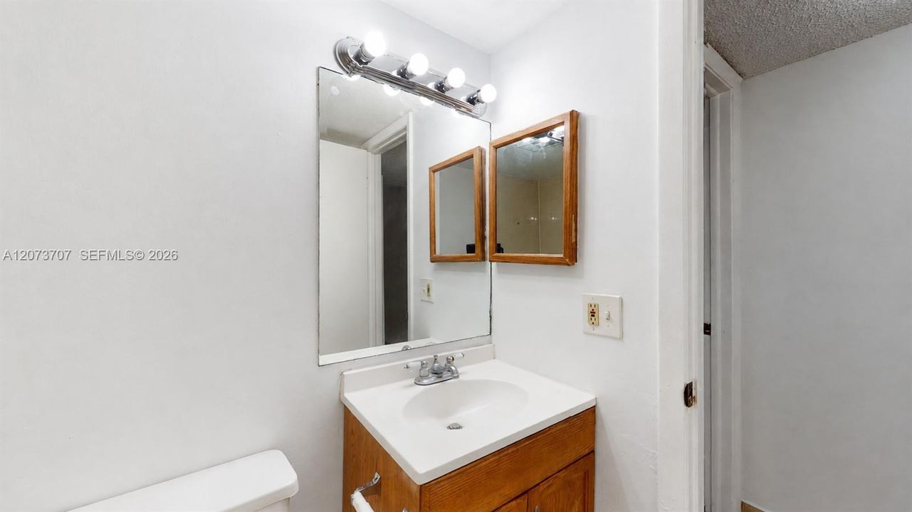 En Venta: $245,000 (2 camas, 2 baños, 896 Pies cuadrados)