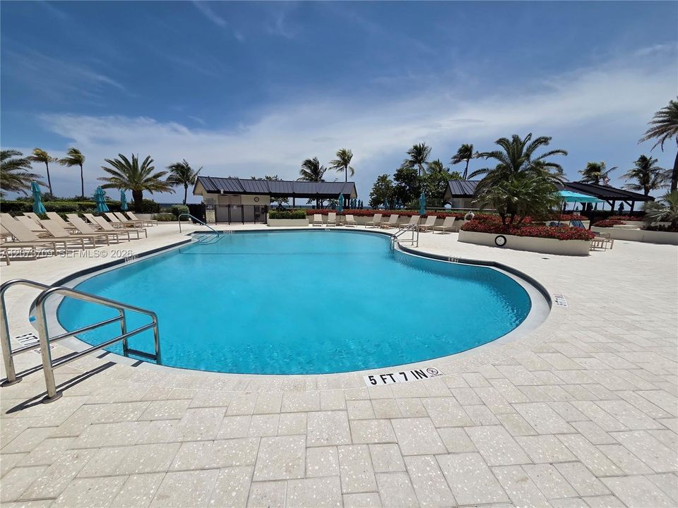 For Sale: $1,100,000 (2 beds, 2 baths, 1760 Square Feet)