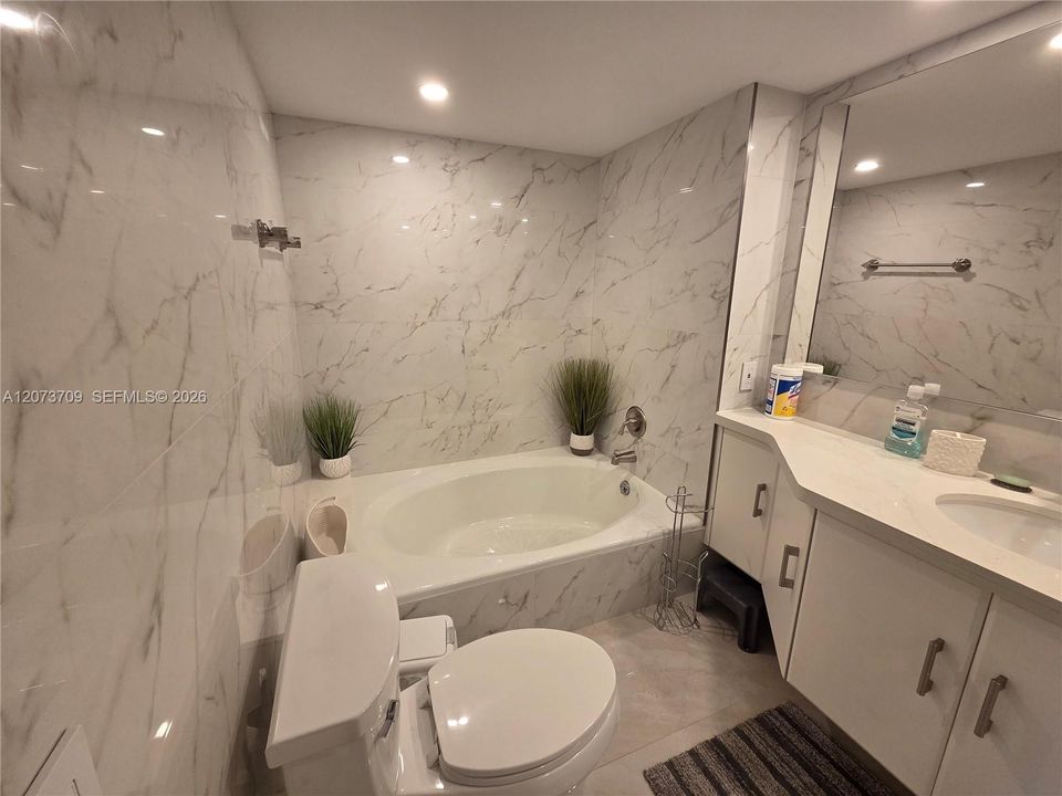 For Sale: $1,100,000 (2 beds, 2 baths, 1760 Square Feet)