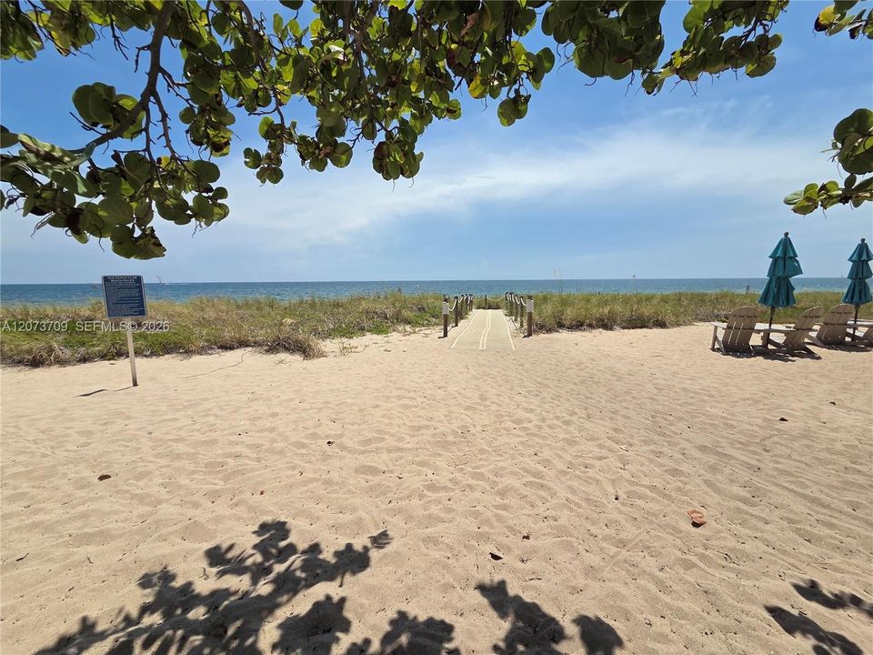 For Sale: $1,100,000 (2 beds, 2 baths, 1760 Square Feet)