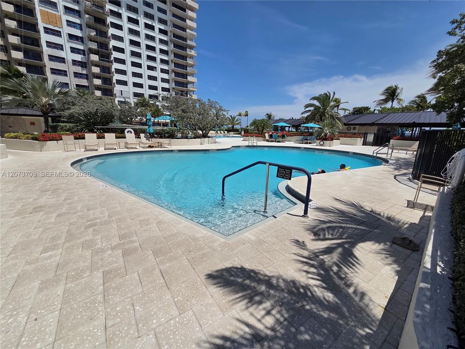 For Sale: $1,100,000 (2 beds, 2 baths, 1760 Square Feet)