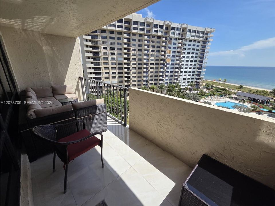 For Sale: $1,100,000 (2 beds, 2 baths, 1760 Square Feet)