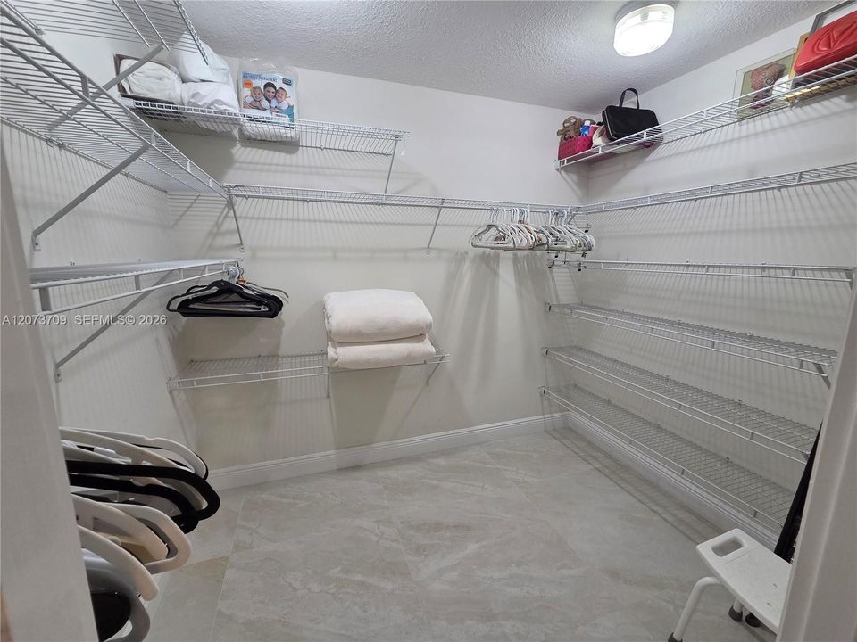 For Sale: $1,100,000 (2 beds, 2 baths, 1760 Square Feet)