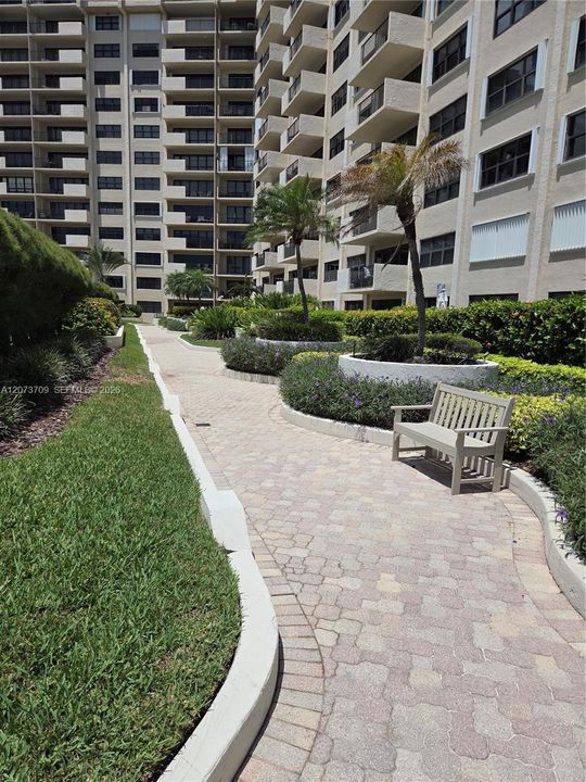 For Sale: $1,100,000 (2 beds, 2 baths, 1760 Square Feet)