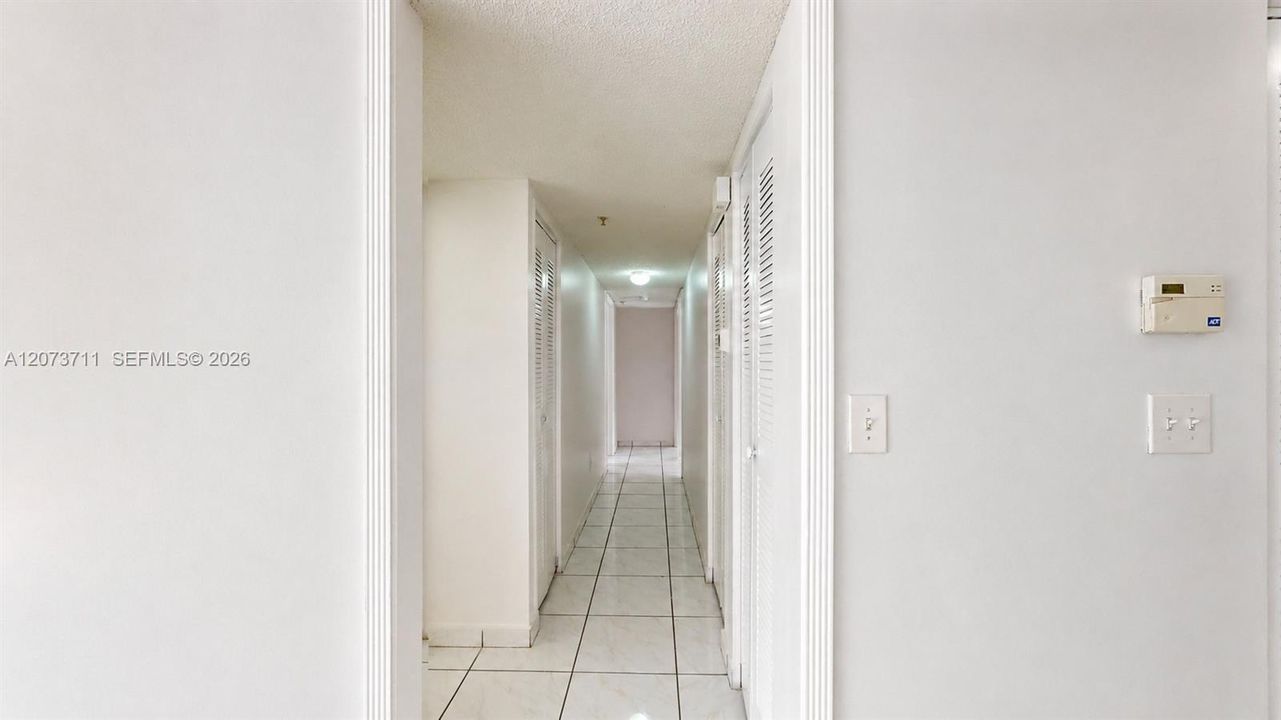 En Venta: $300,000 (3 camas, 2 baños, 1100 Pies cuadrados)