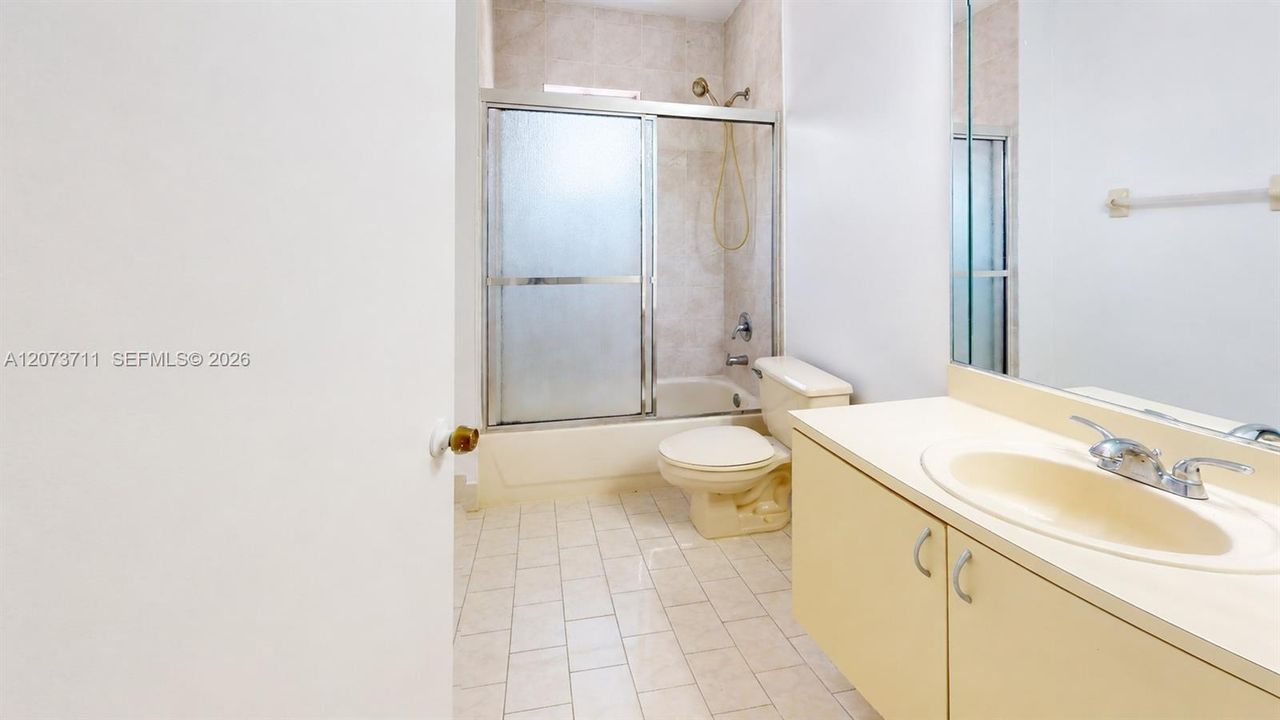 En Venta: $300,000 (3 camas, 2 baños, 1100 Pies cuadrados)