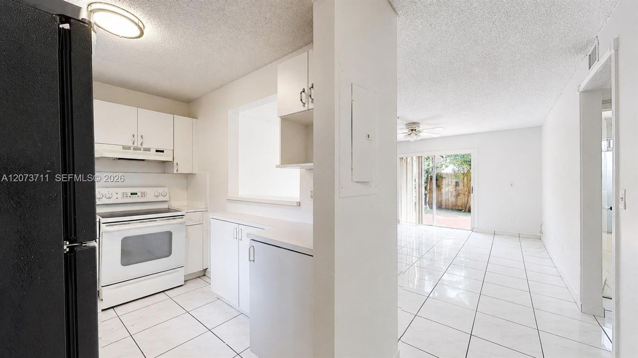 En Venta: $300,000 (3 camas, 2 baños, 1100 Pies cuadrados)