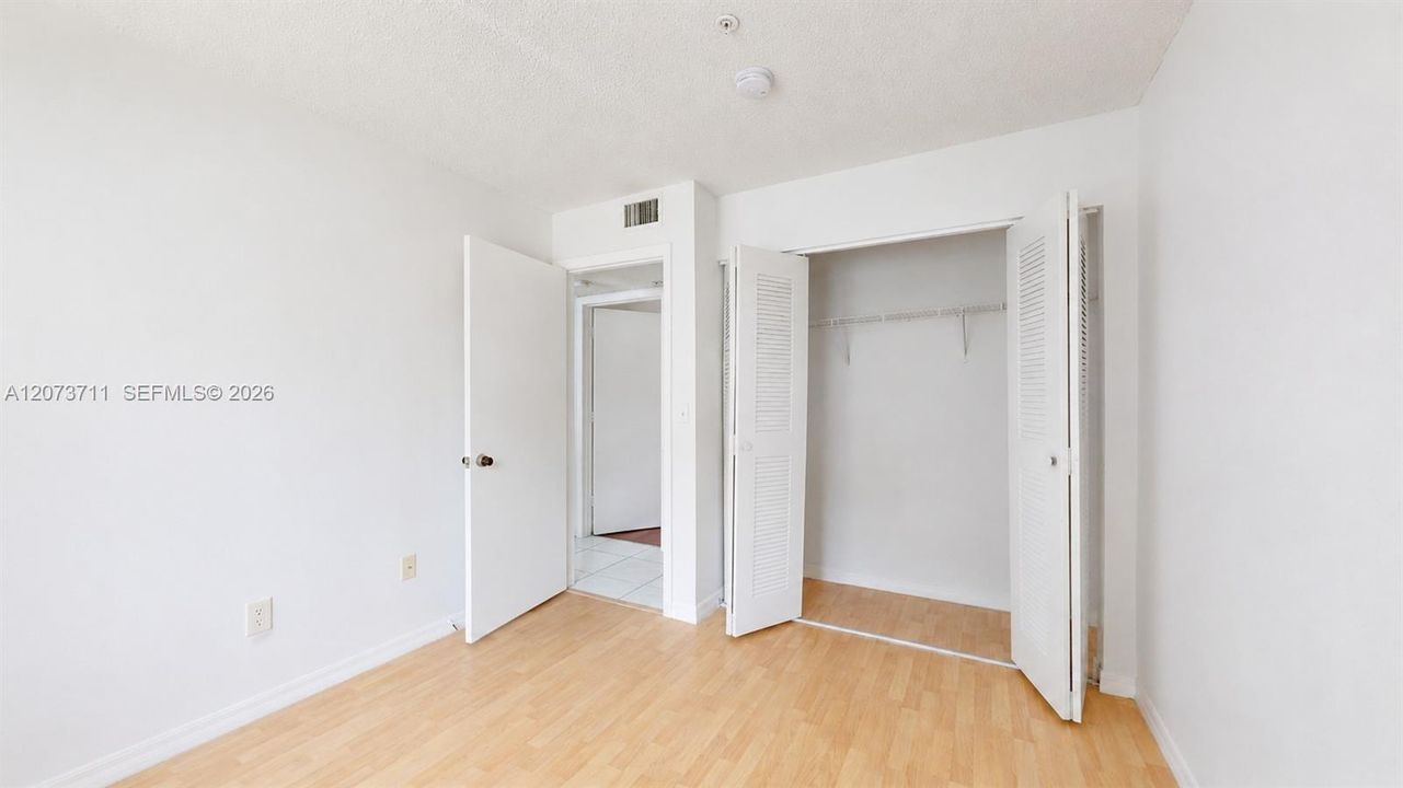 En Venta: $300,000 (3 camas, 2 baños, 1100 Pies cuadrados)