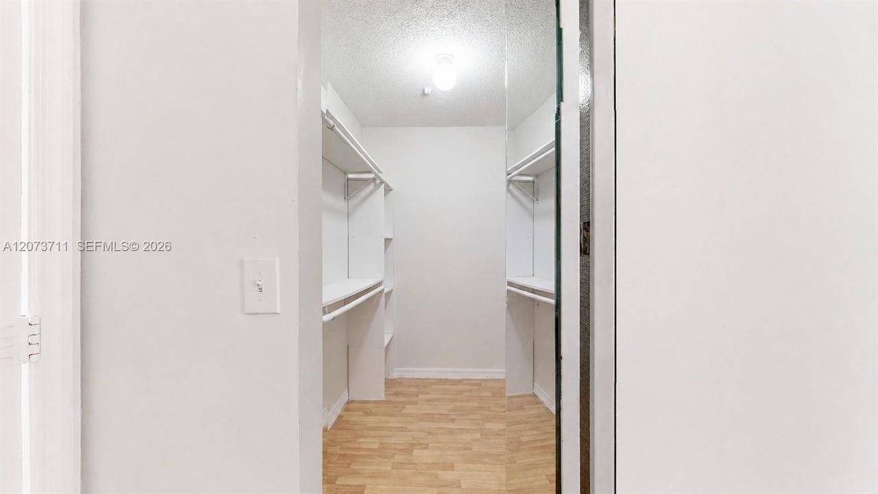 En Venta: $300,000 (3 camas, 2 baños, 1100 Pies cuadrados)