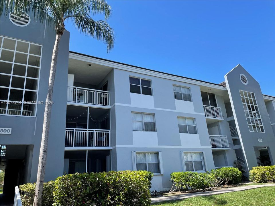 En Venta: $240,000 (2 camas, 2 baños, 1113 Pies cuadrados)