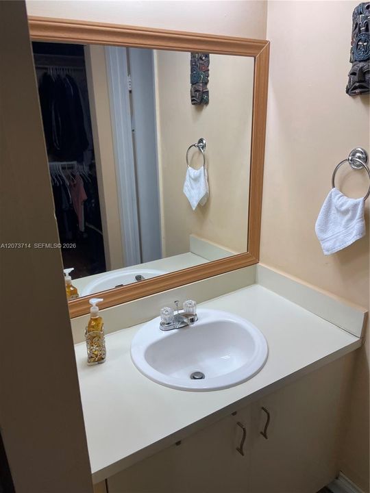 En Venta: $240,000 (2 camas, 2 baños, 1113 Pies cuadrados)
