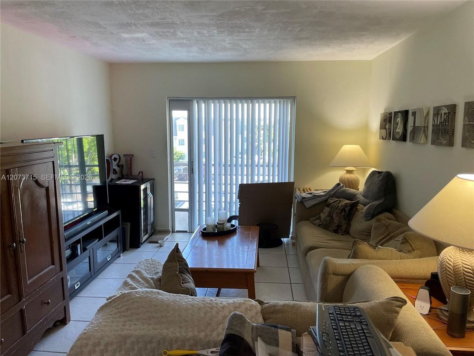 En Venta: $215,000 (2 camas, 1 baños, 880 Pies cuadrados)
