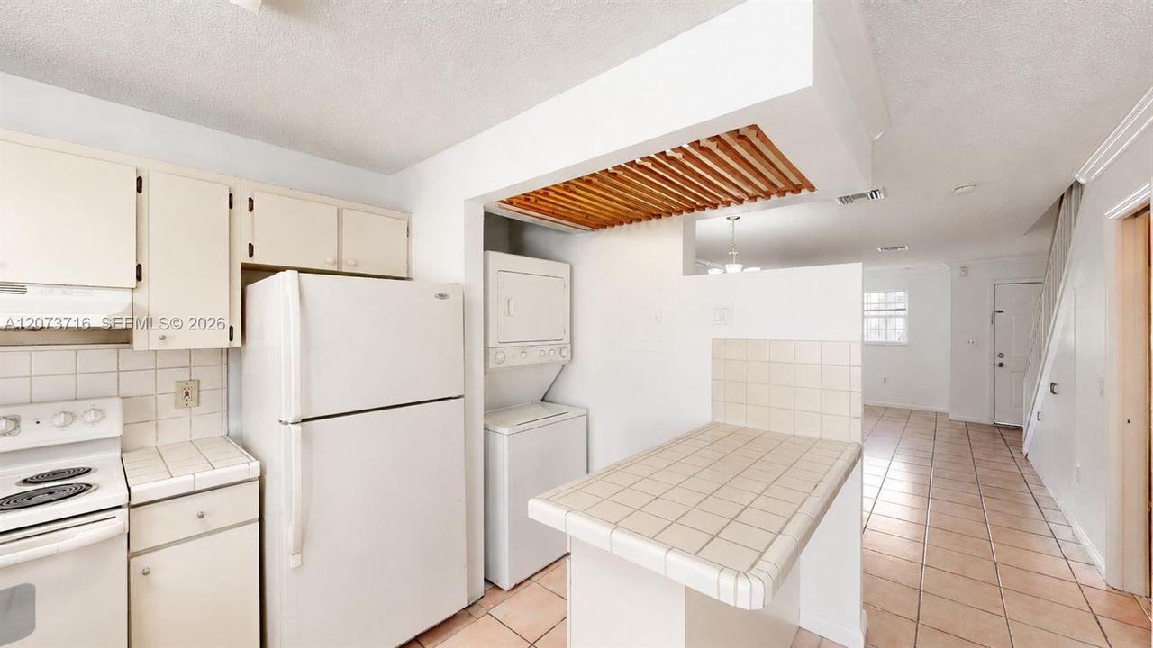 En Venta: $335,000 (2 camas, 2 baños, 1100 Pies cuadrados)