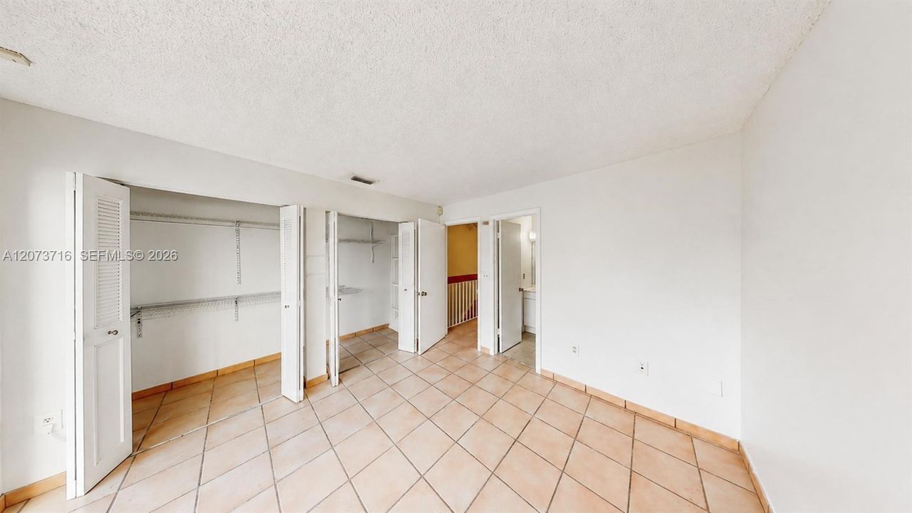 En Venta: $335,000 (2 camas, 2 baños, 1100 Pies cuadrados)