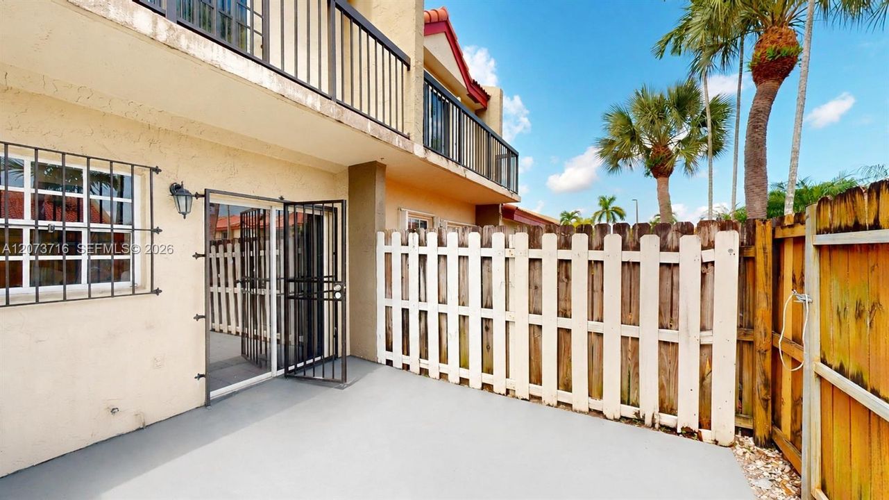 En Venta: $335,000 (2 camas, 2 baños, 1100 Pies cuadrados)