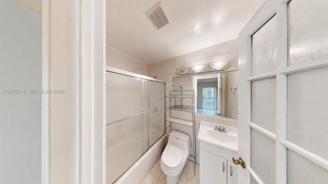En Venta: $335,000 (2 camas, 2 baños, 1100 Pies cuadrados)