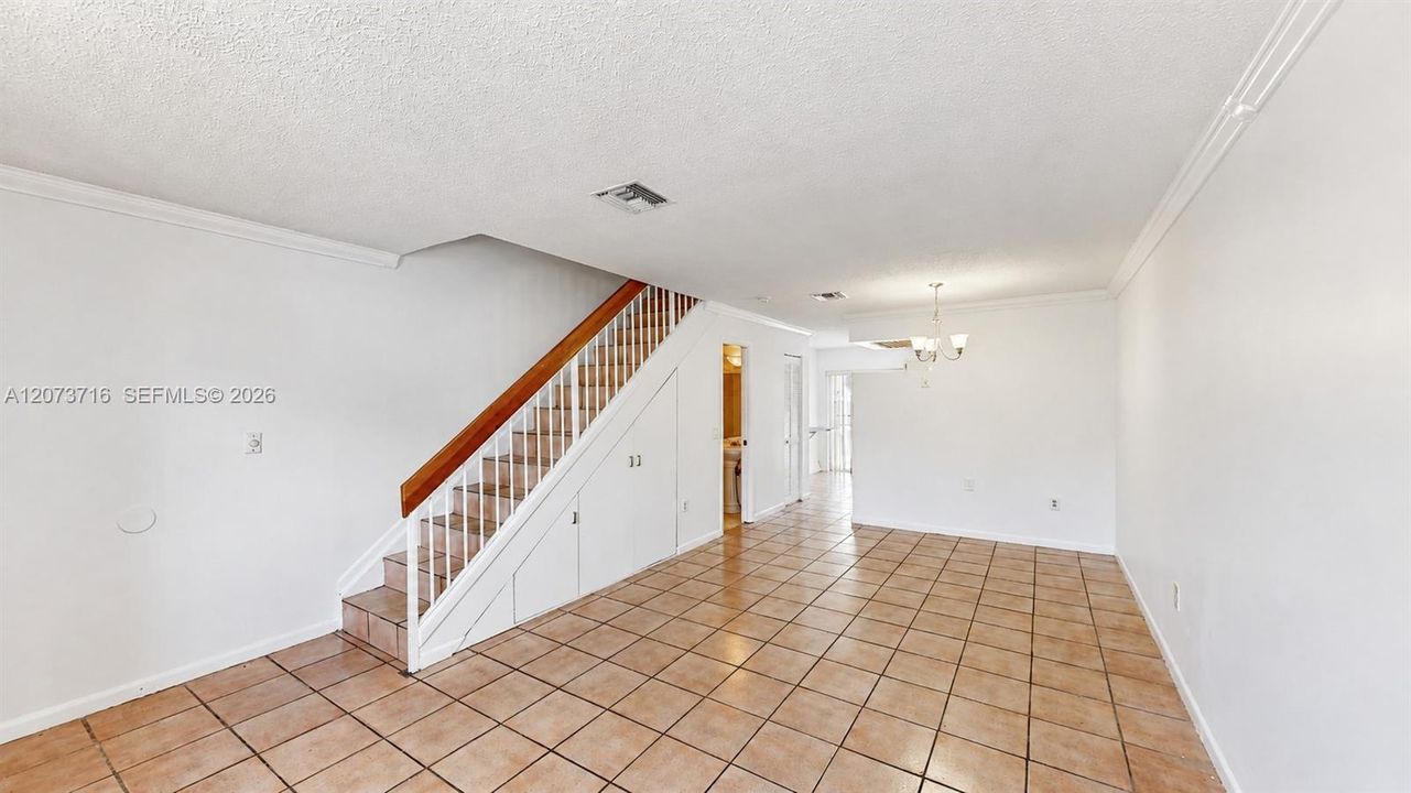 En Venta: $335,000 (2 camas, 2 baños, 1100 Pies cuadrados)