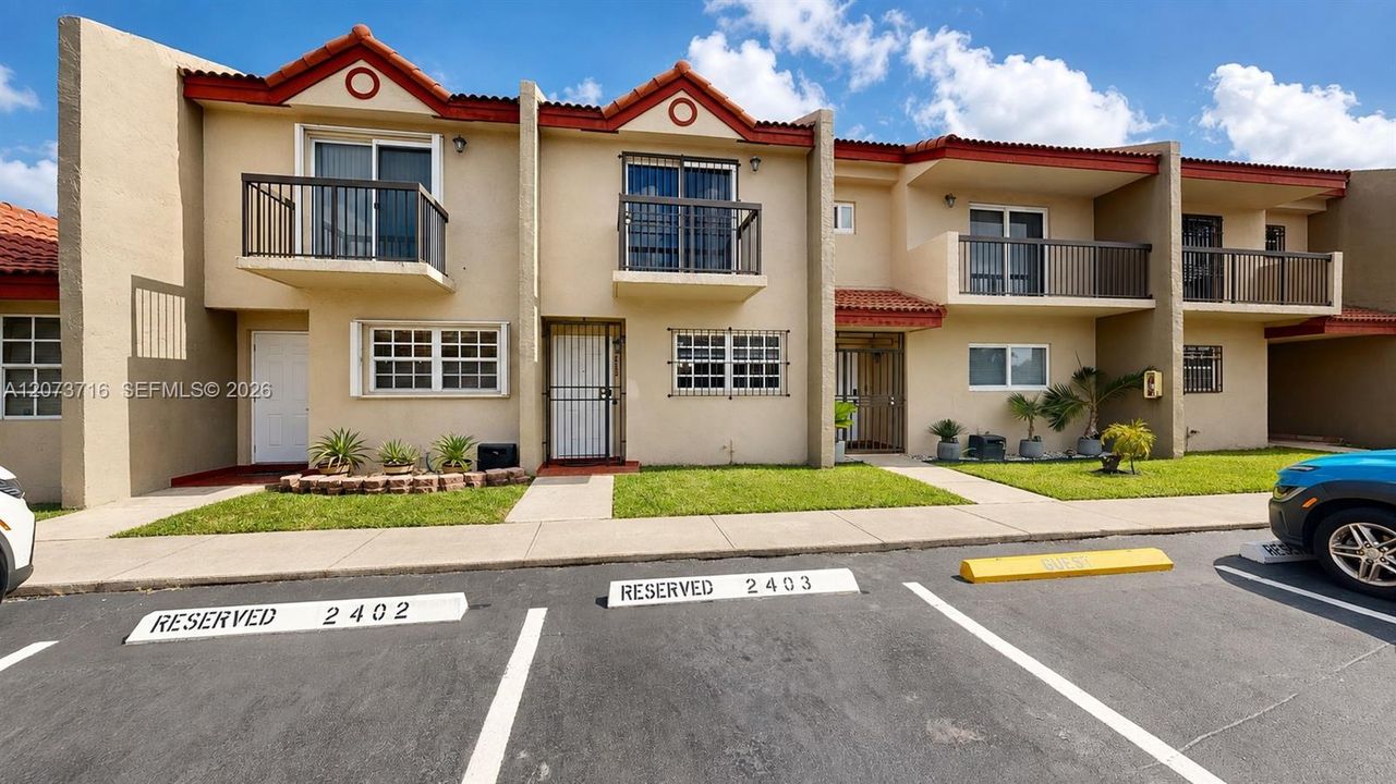 En Venta: $335,000 (2 camas, 2 baños, 1100 Pies cuadrados)