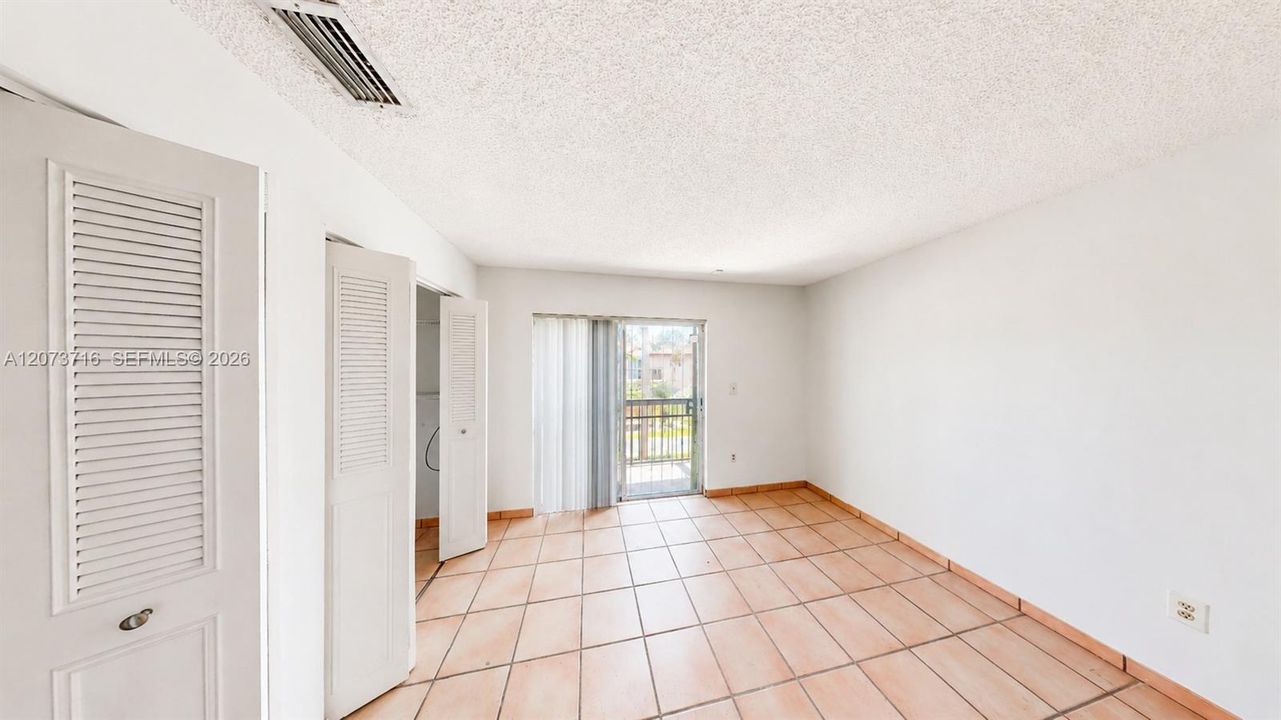 En Venta: $335,000 (2 camas, 2 baños, 1100 Pies cuadrados)