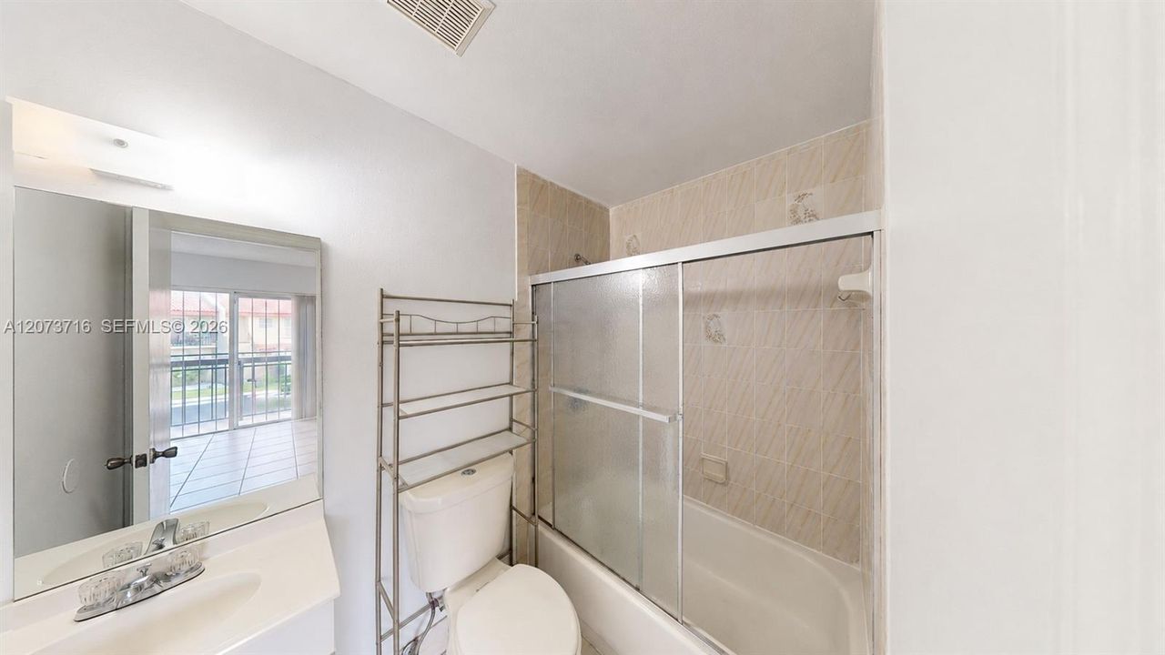 En Venta: $335,000 (2 camas, 2 baños, 1100 Pies cuadrados)