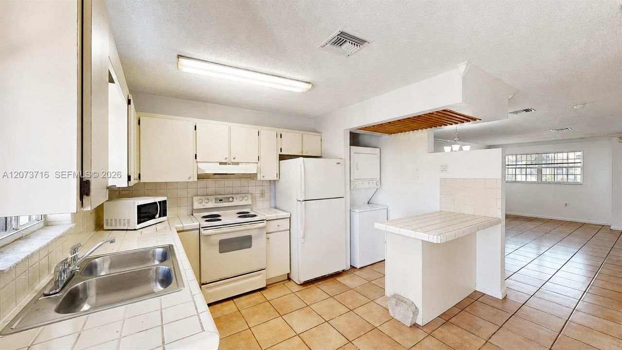 En Venta: $335,000 (2 camas, 2 baños, 1100 Pies cuadrados)