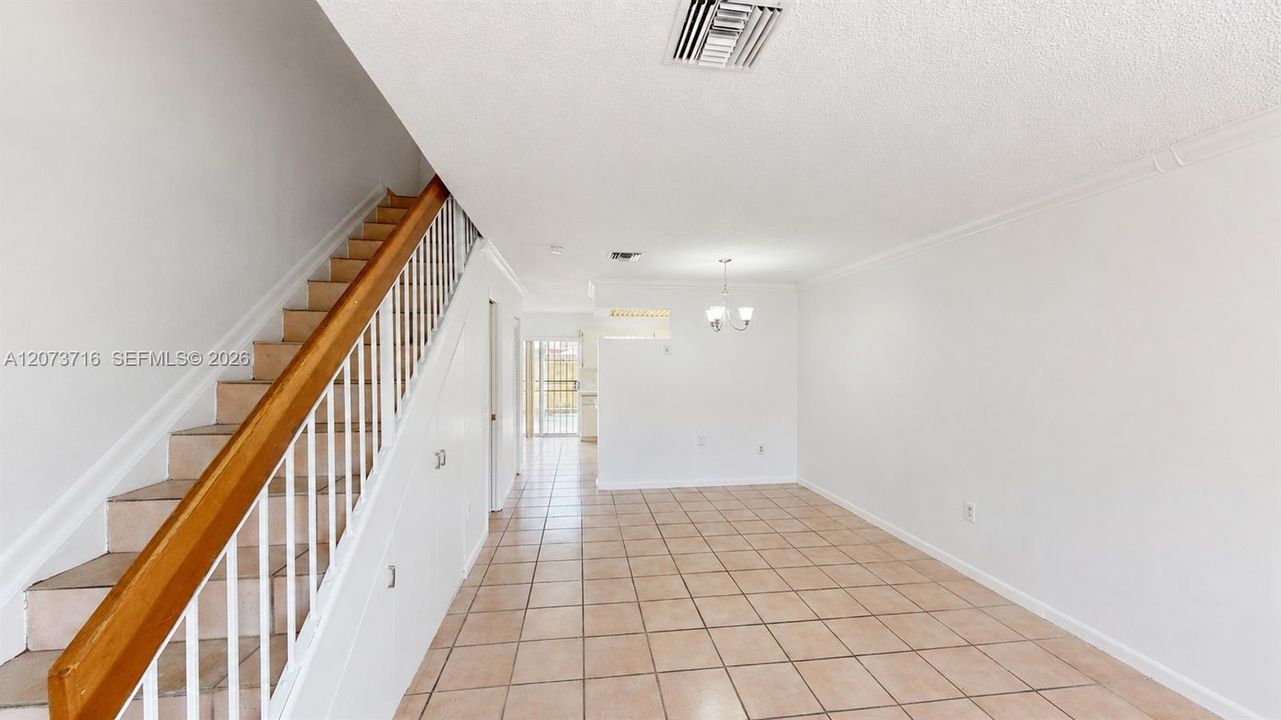 En Venta: $335,000 (2 camas, 2 baños, 1100 Pies cuadrados)