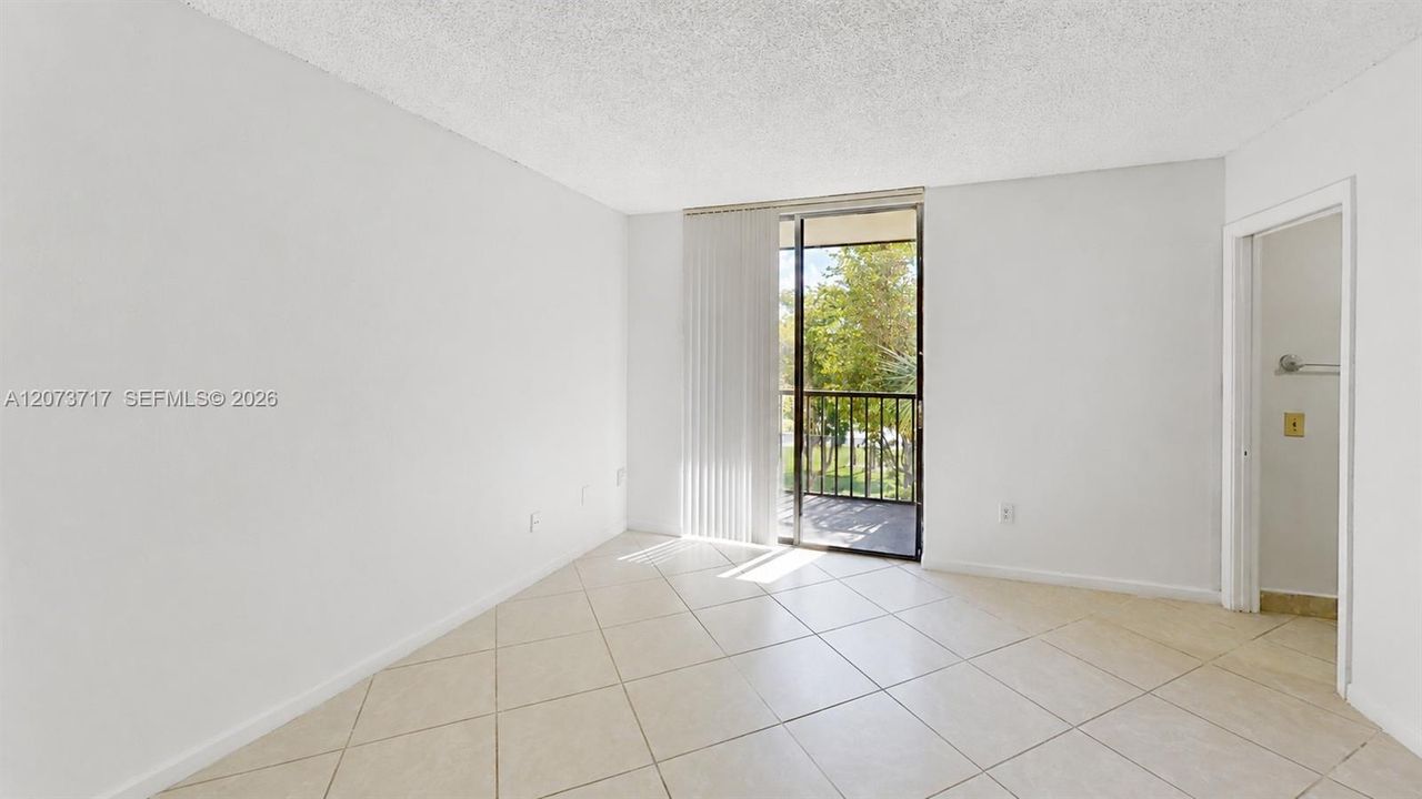 En Venta: $225,000 (2 camas, 2 baños, 965 Pies cuadrados)