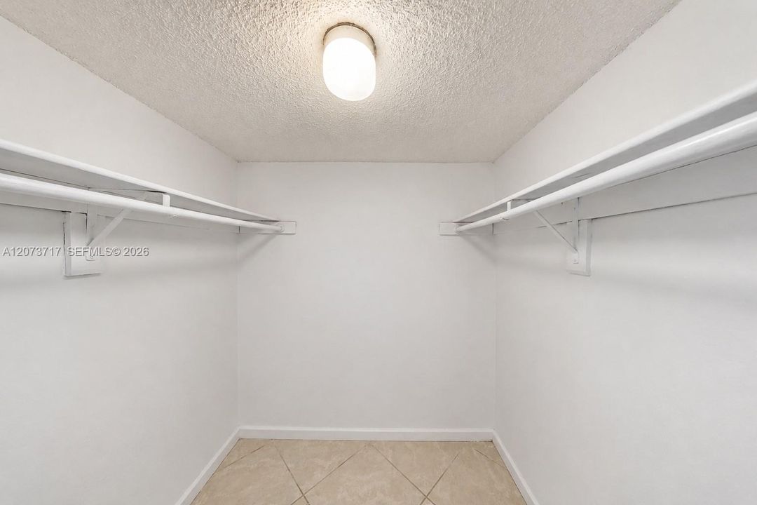 En Venta: $225,000 (2 camas, 2 baños, 965 Pies cuadrados)