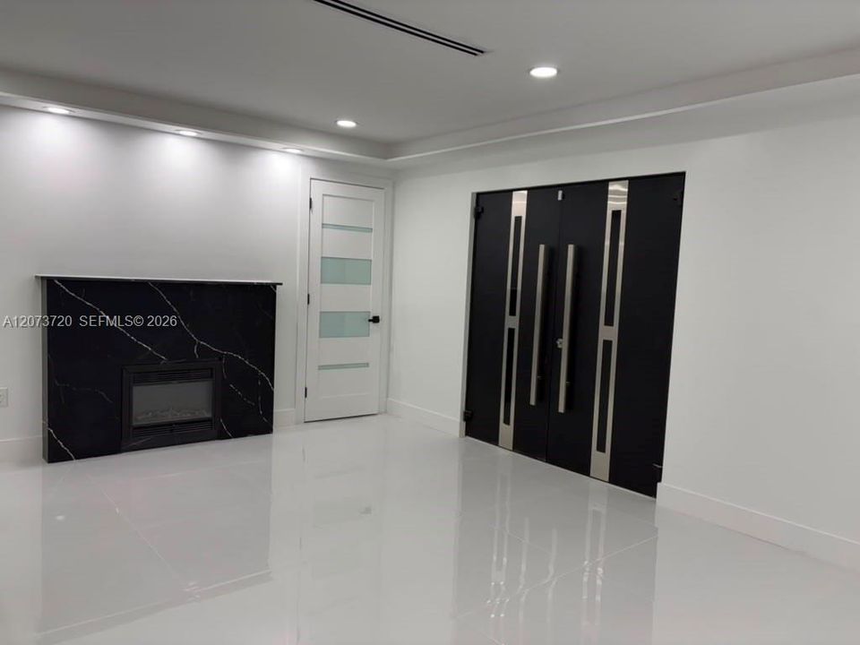 For Rent: $6,000 (3 beds, 2 baths, 1967 Square Feet)
