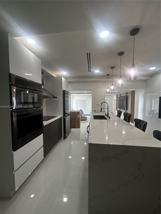 For Rent: $6,000 (3 beds, 2 baths, 1967 Square Feet)