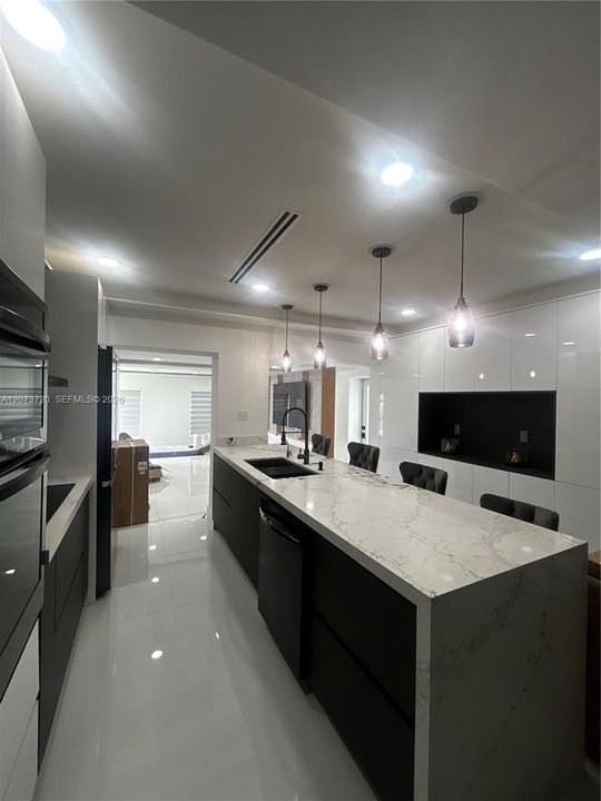 For Rent: $6,000 (3 beds, 2 baths, 1967 Square Feet)