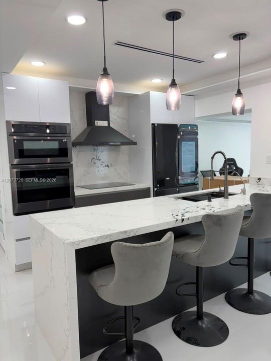 For Rent: $6,000 (3 beds, 2 baths, 1967 Square Feet)