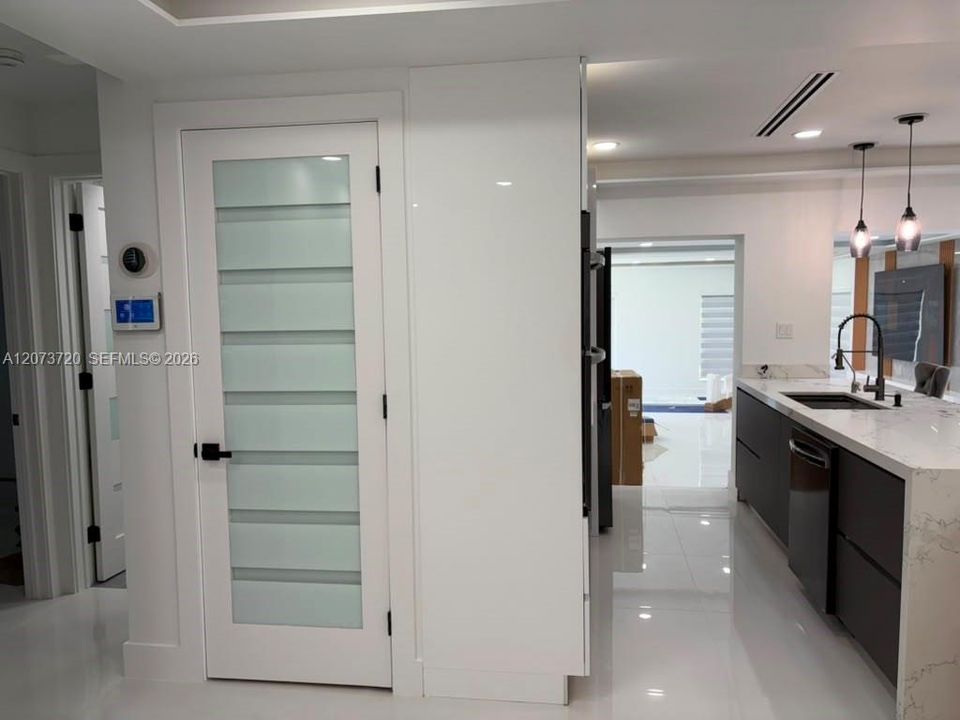 For Rent: $6,000 (3 beds, 2 baths, 1967 Square Feet)