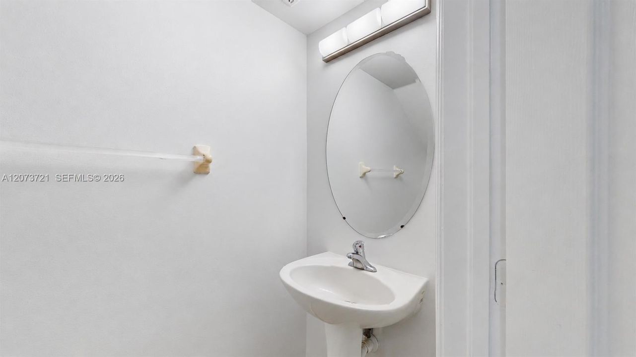 For Sale: $240,000 (2 beds, 2 baths, 1290 Square Feet)