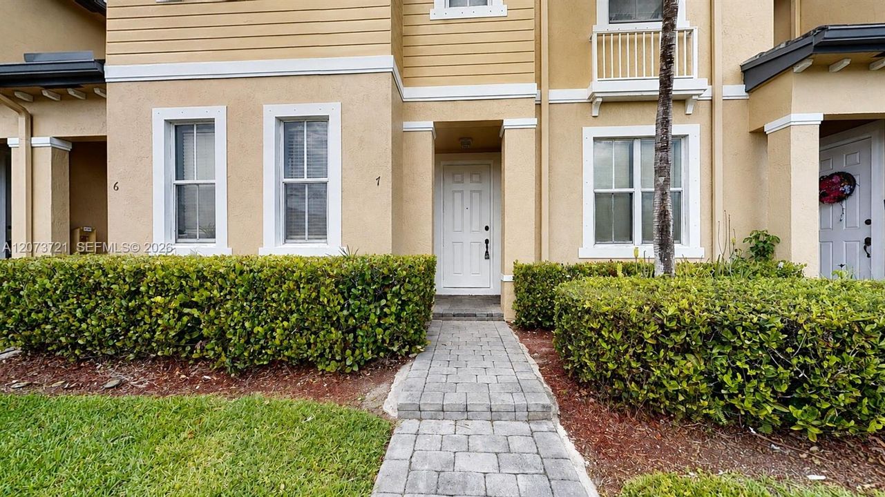 For Sale: $240,000 (2 beds, 2 baths, 1290 Square Feet)