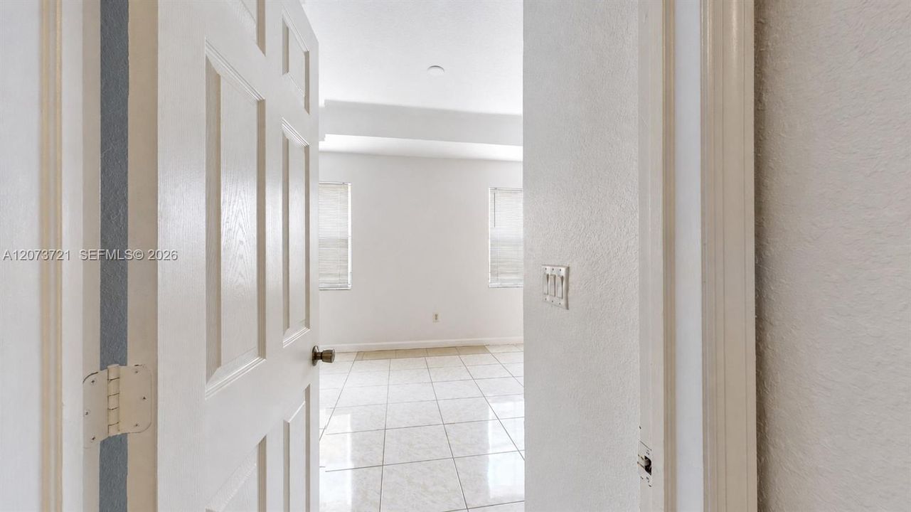 For Sale: $240,000 (2 beds, 2 baths, 1290 Square Feet)