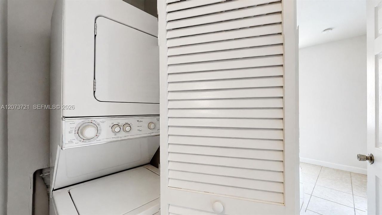 For Sale: $240,000 (2 beds, 2 baths, 1290 Square Feet)