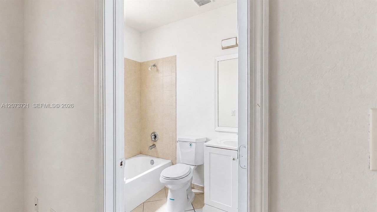 For Sale: $240,000 (2 beds, 2 baths, 1290 Square Feet)