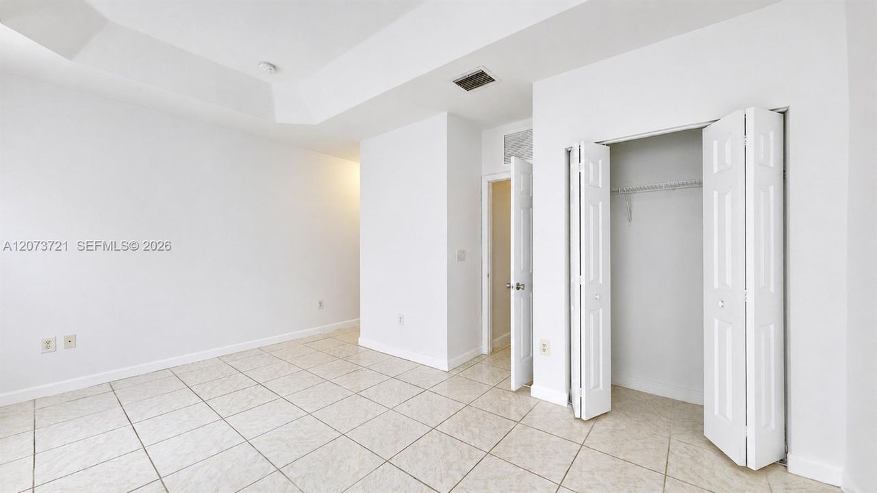 For Sale: $240,000 (2 beds, 2 baths, 1290 Square Feet)