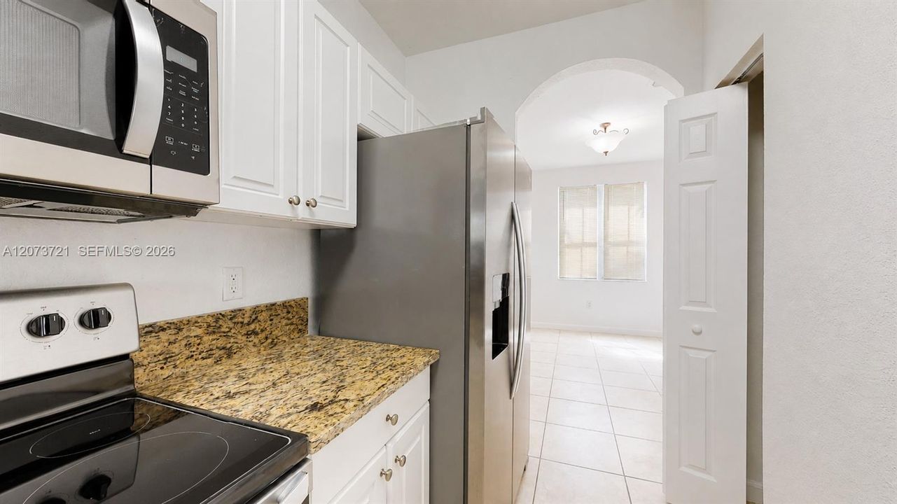 For Sale: $240,000 (2 beds, 2 baths, 1290 Square Feet)