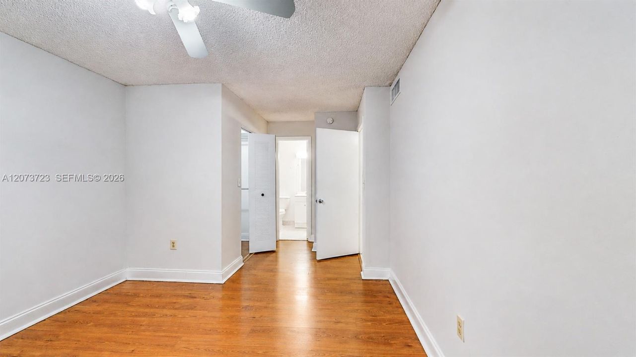 En Venta: $245,000 (2 camas, 2 baños, 896 Pies cuadrados)