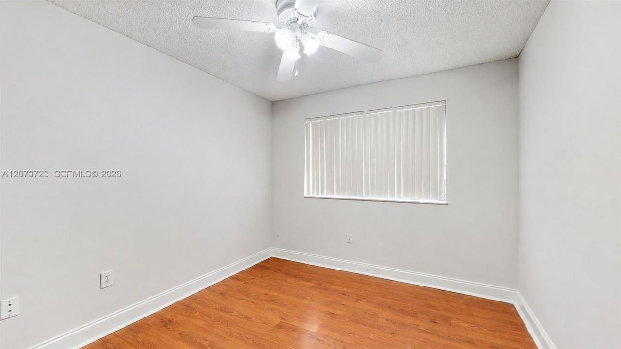 En Venta: $245,000 (2 camas, 2 baños, 896 Pies cuadrados)
