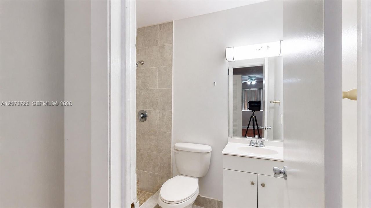En Venta: $245,000 (2 camas, 2 baños, 896 Pies cuadrados)