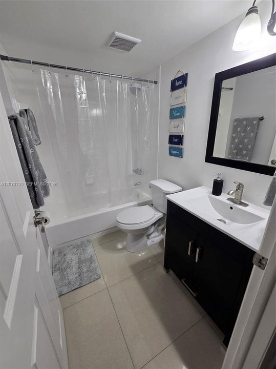 For Rent: $3,000 (3 beds, 3 baths, 1232 Square Feet)