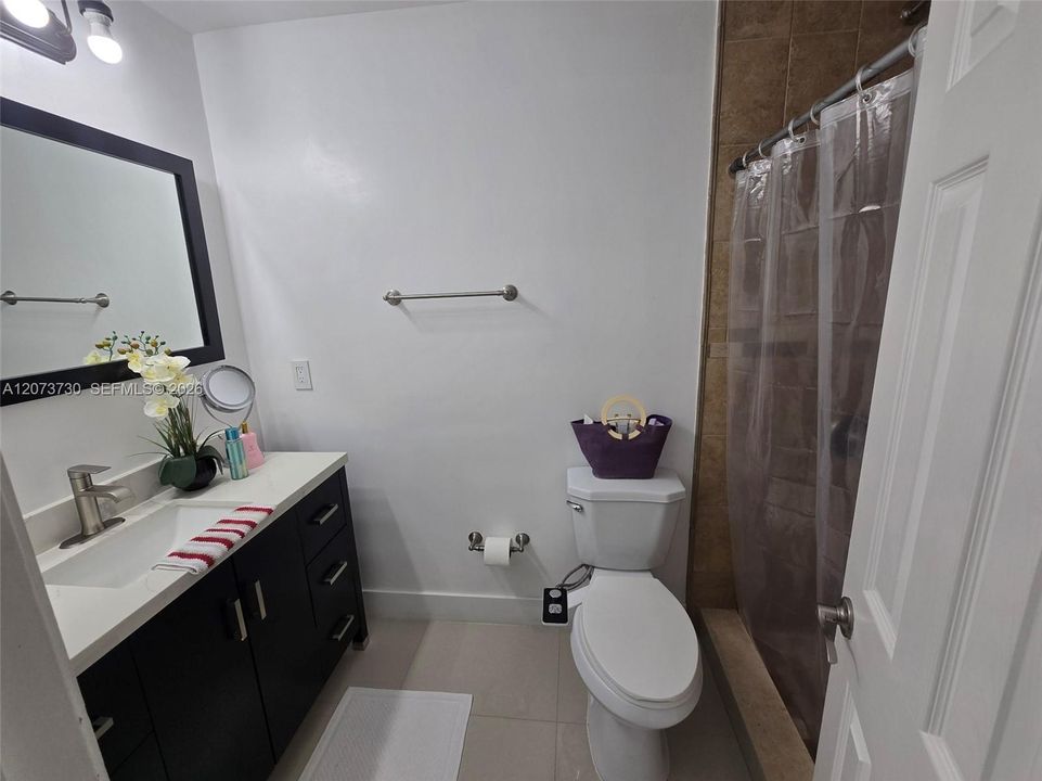 For Rent: $3,000 (3 beds, 3 baths, 1232 Square Feet)
