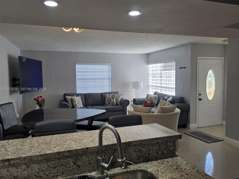 For Rent: $3,000 (3 beds, 3 baths, 1232 Square Feet)